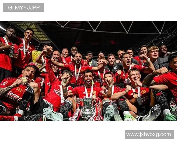 足总杯激战曼联与阿森纳平局逆转瞬间引发全场热烈反响赛后点评