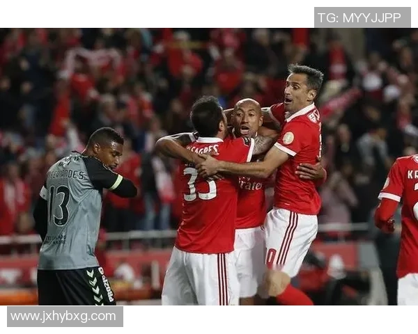 德甲焦点战曼联与本菲卡握手言和乌龙球成比赛转折点解析