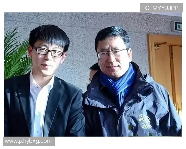 姚明幽默调侃白岩松引发观众热议两位巨头的友谊与互动令人捧腹大笑 姚明幽默调侃白岩松引发观众热议两位巨头的友谊与互动令人捧腹大笑