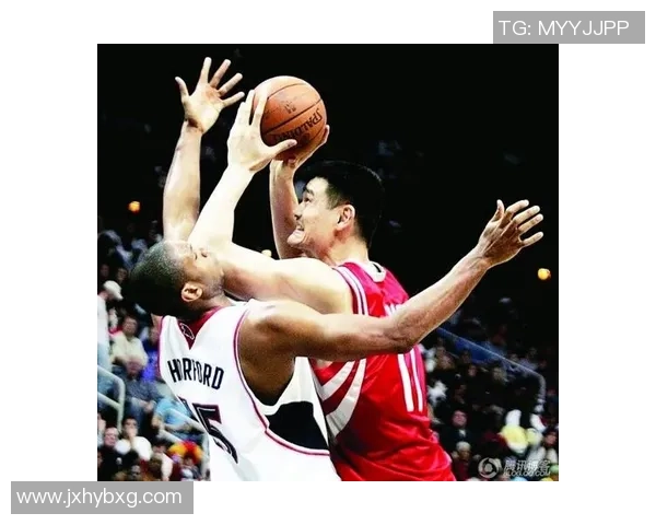 姚明眼红时刻背后的故事与情感揭秘，探讨他如何面对挑战与压力