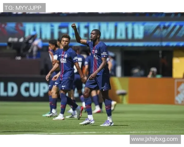 意甲激战:巴黎圣日耳曼与切尔西平局红牌争议引发全场热议 意甲激战:巴黎圣日耳曼与切尔西平局红牌争议引发全场热议